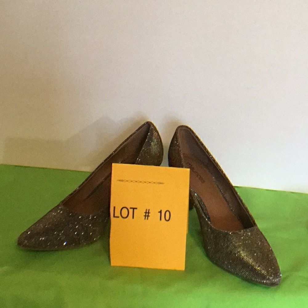 3” heels w/ shimmering upper in size 11 MAURICES